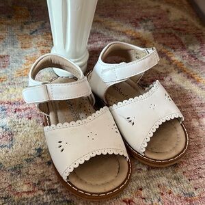 Baby girl white sandals Elephantito size 5